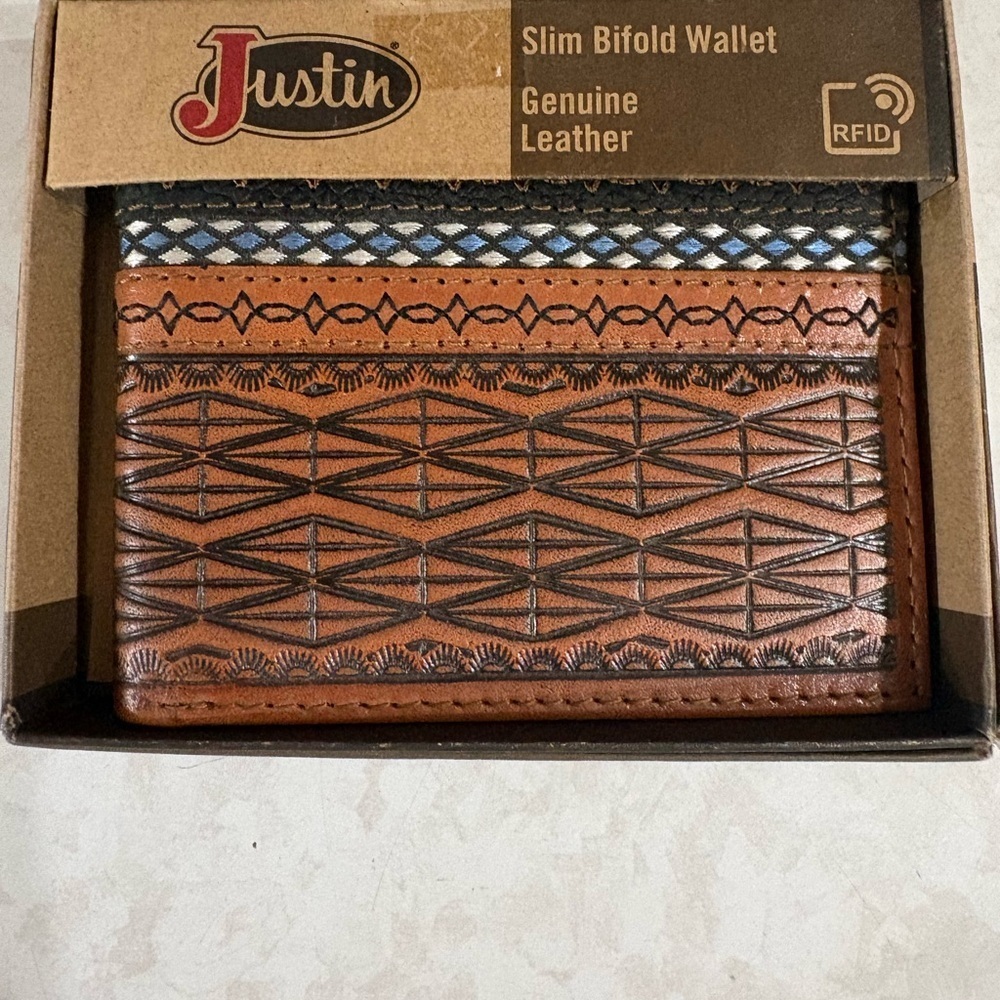 NWT Justin Boots Geometric Patterned Leather Wallet Aztec design